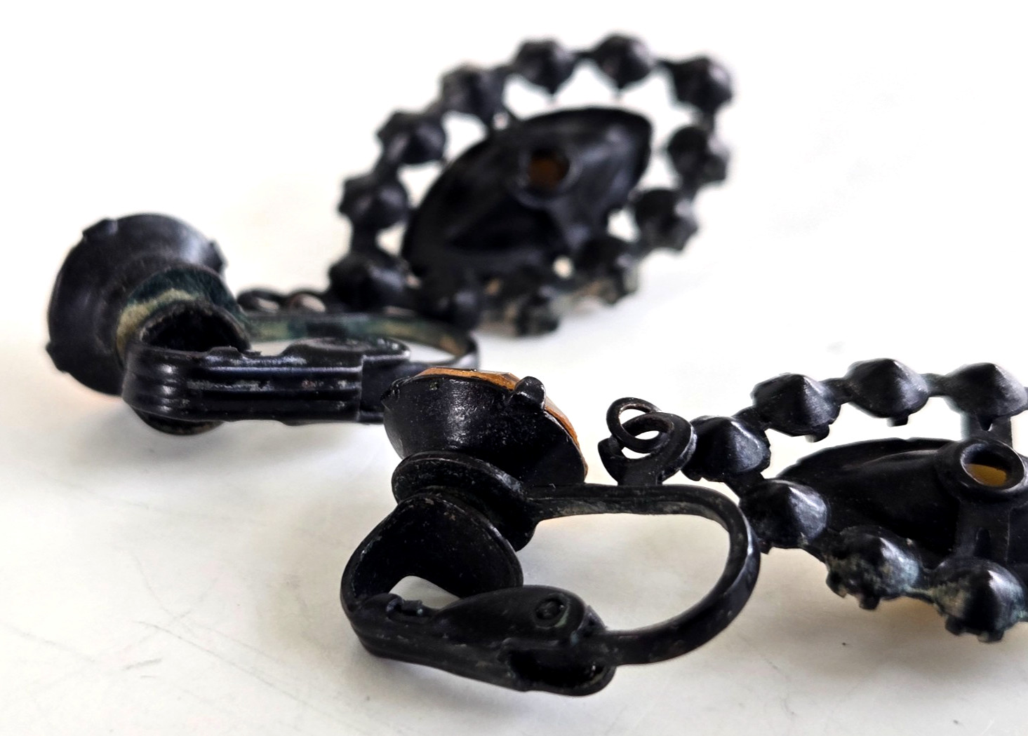 Vintage Amber Rhinestone & Cream Cab Black Enamel Dangle Clip Earrings 1-1/2″