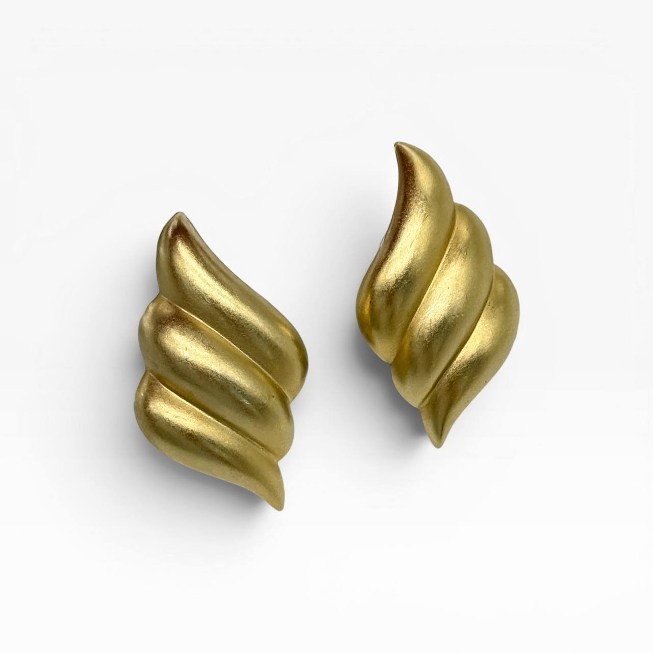 Vintage Erwin Pearl Gold Tone Clip-On Earrings Matte Gold Sculptural Wave 1980s