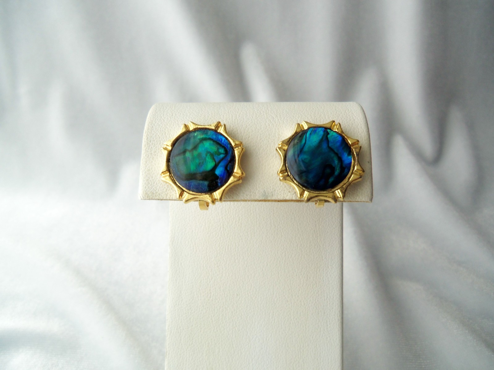 Vintage Paua Abalone Shell Round Flat Cabochon Gold Tone Clip On Earrings