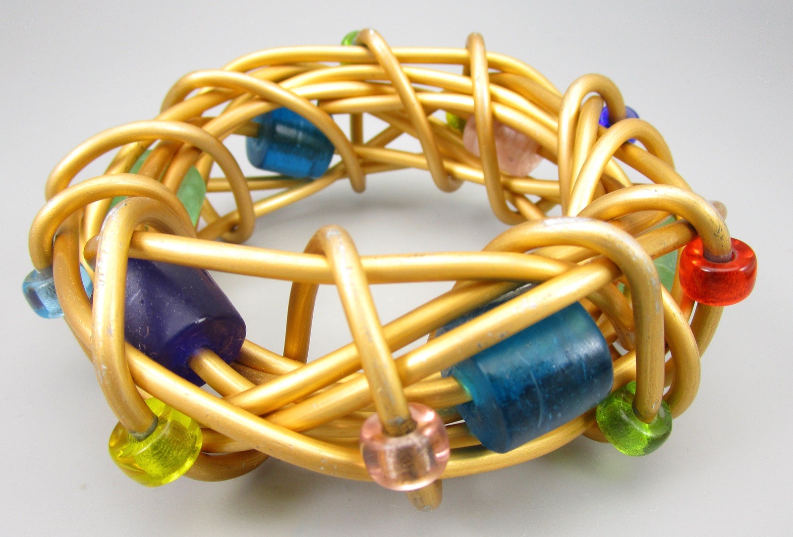 COLORFUL VINTAGE JILL FAGIN ANODIZED ALUMINUM GLASS BEAD BANGLE BRACELET