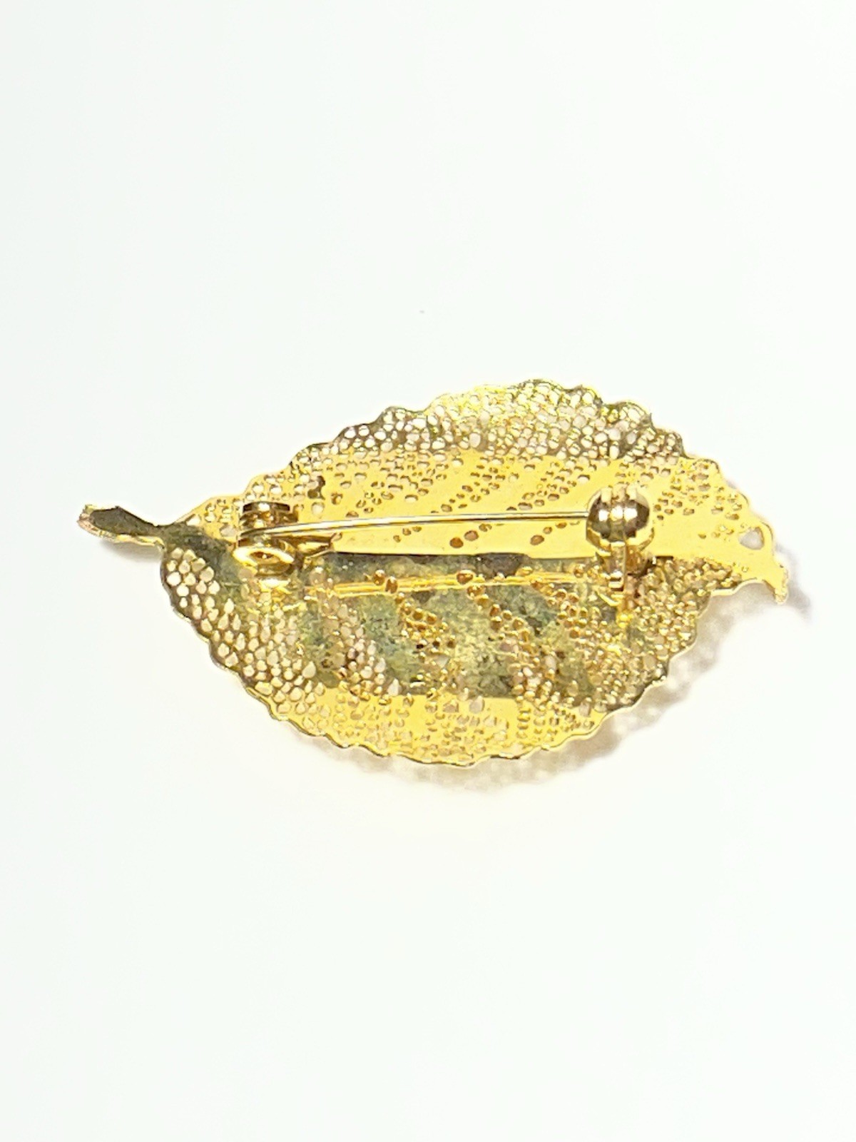 Vintage Gold Tone Green Red Glass Spider On Lace Filigree Leaf Brooch 2in