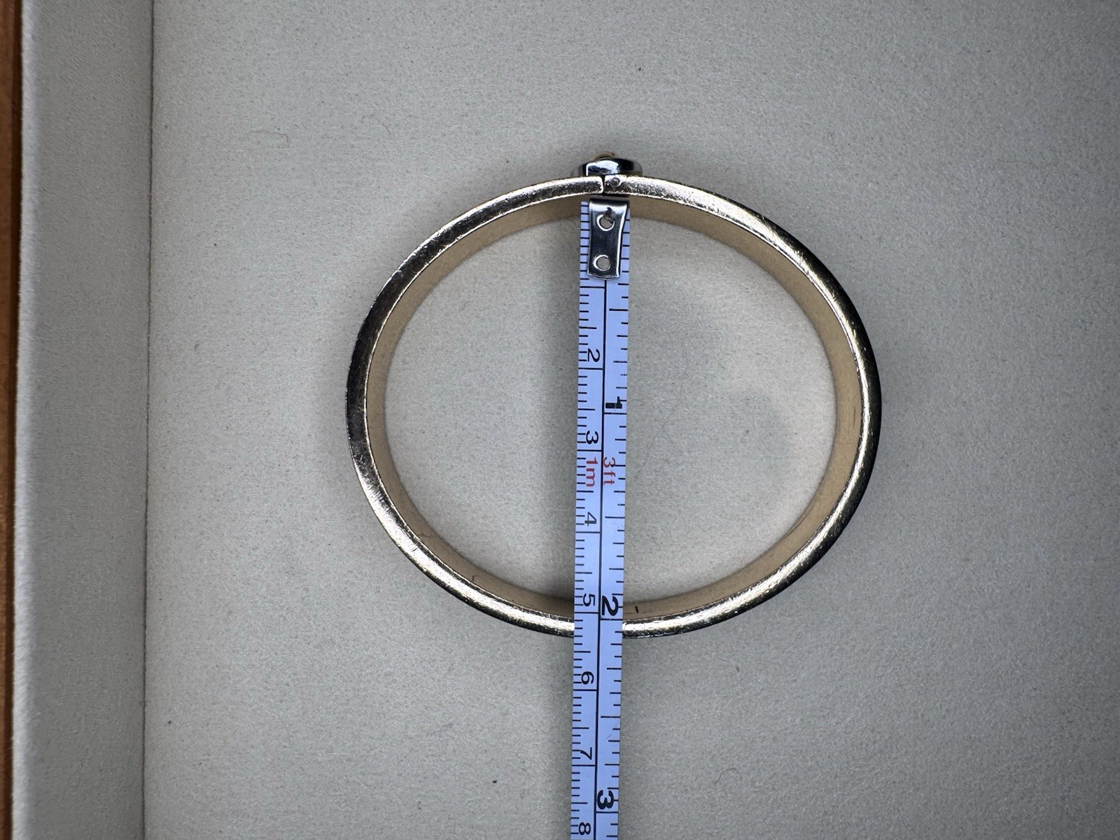 Henri Bendel White Enamel Screw Motif Bangle Bracelet Gold Tone Hinged Designer