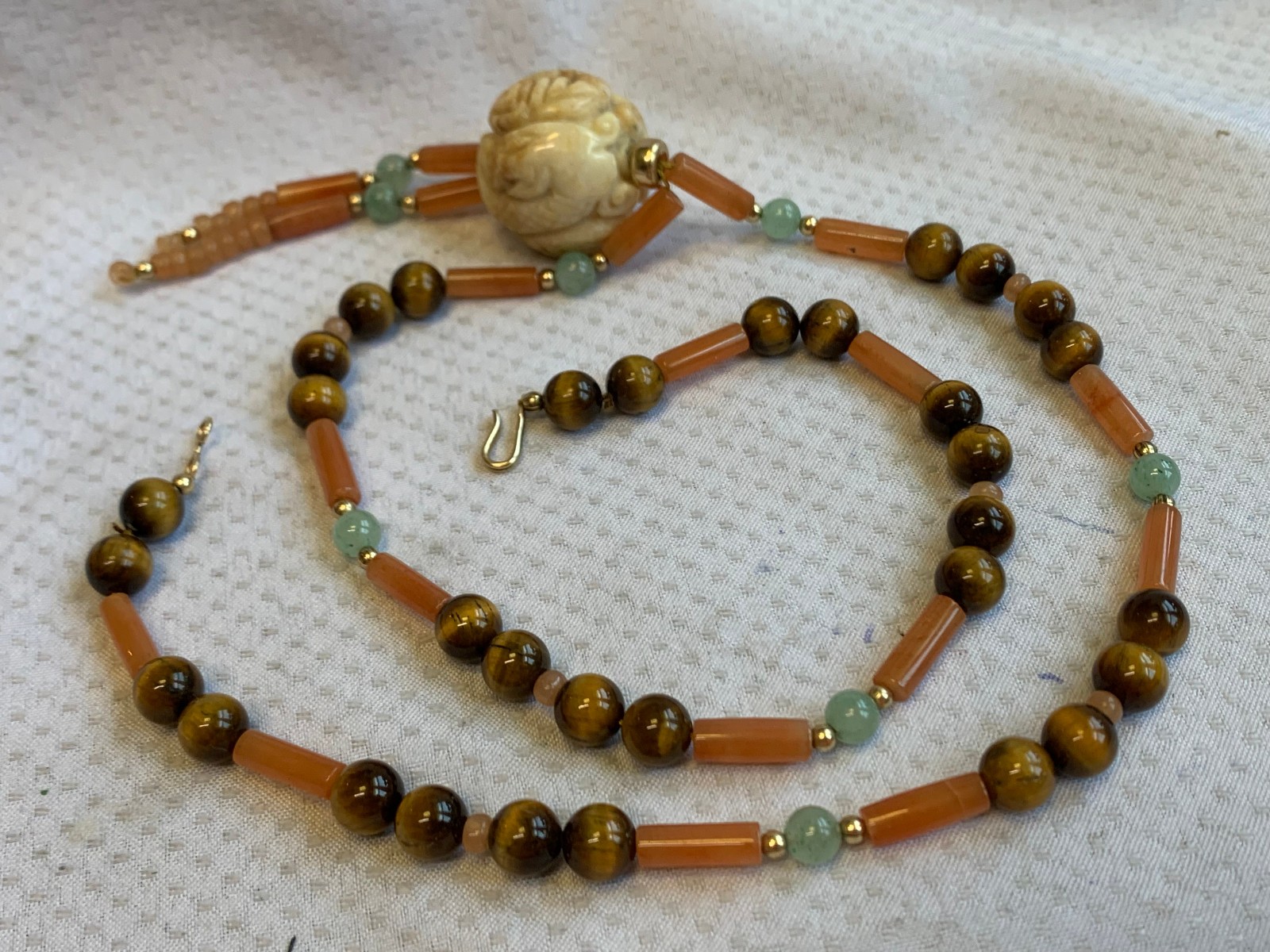 Vtg Jade Tigers Eye Necklace 23″ Fashion Jewelry Carved Pendant Hook Clasp