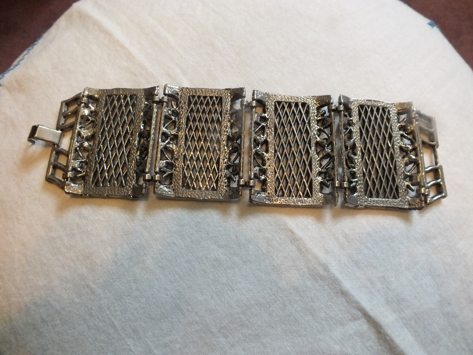 Beautiful Clasp Bracelet Silver Tone Ornate 2 Inch Wide 7 1/2 Inch Long UNIQUE