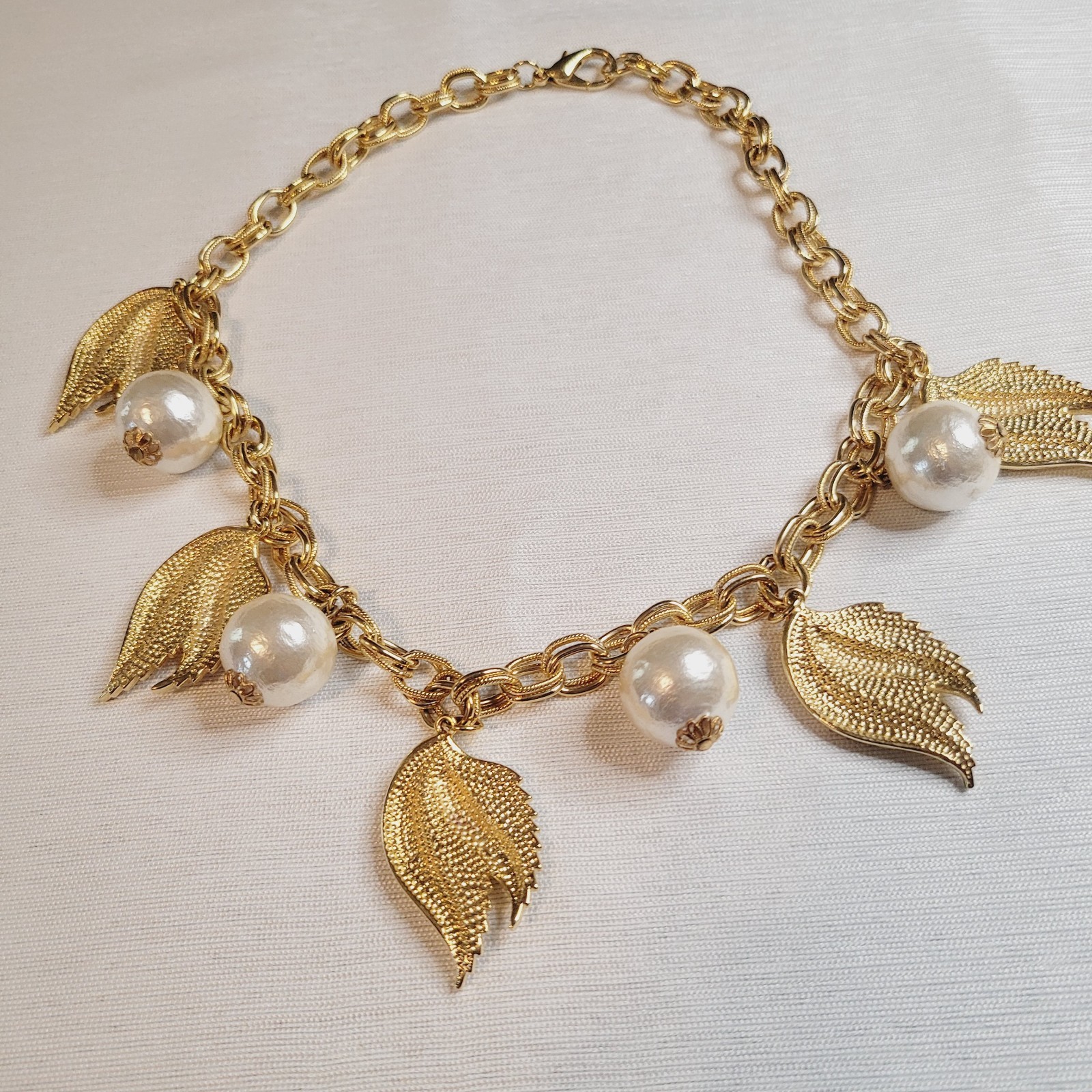 Gold Tone Double Link Rolo Necklace Textured Leaves Simulated Pearls 19 ” EUC