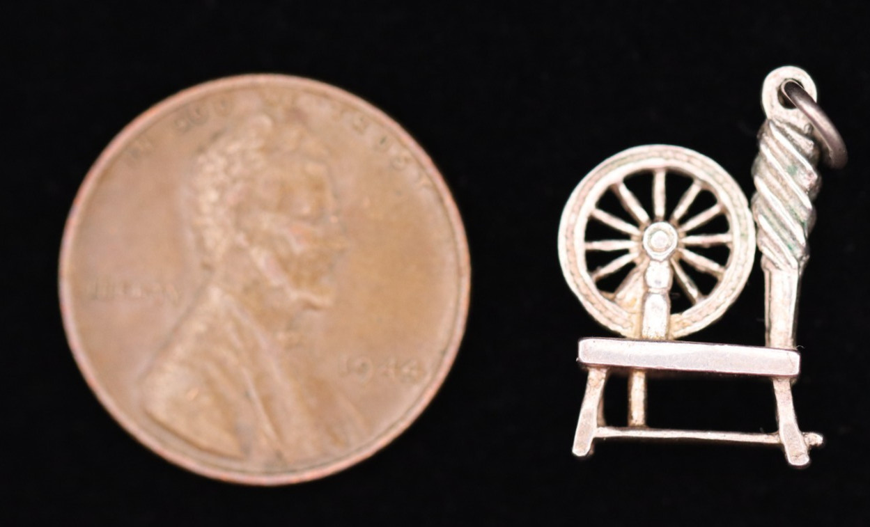 Vintage Sterling Silver Knitting Wool Spinning Wheel Bracelet Charm Pendant 925E