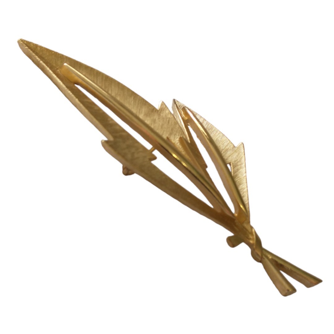 Crown Trifari Gold Tone Modernist Leaf Brooch Pin Brushed Gold Tone Finish MCM