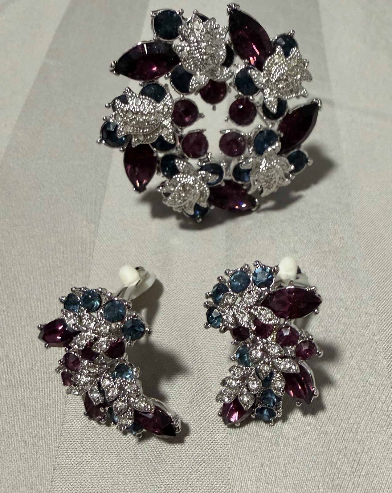 VTG White Gold W/ Purple, Dark Blue And Clear Crystals Brooch & Clip Earring Set