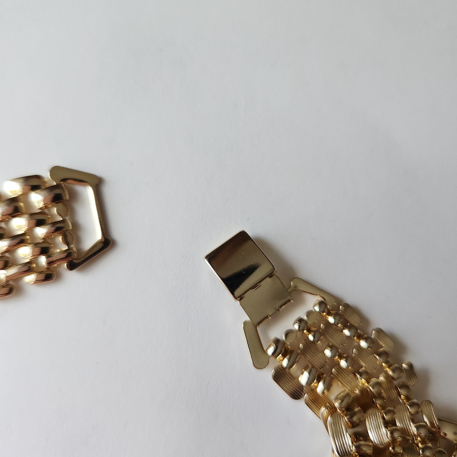 Vintage Gold Tone Mesh Link Necklace | 16″ Fluid Chain Collar