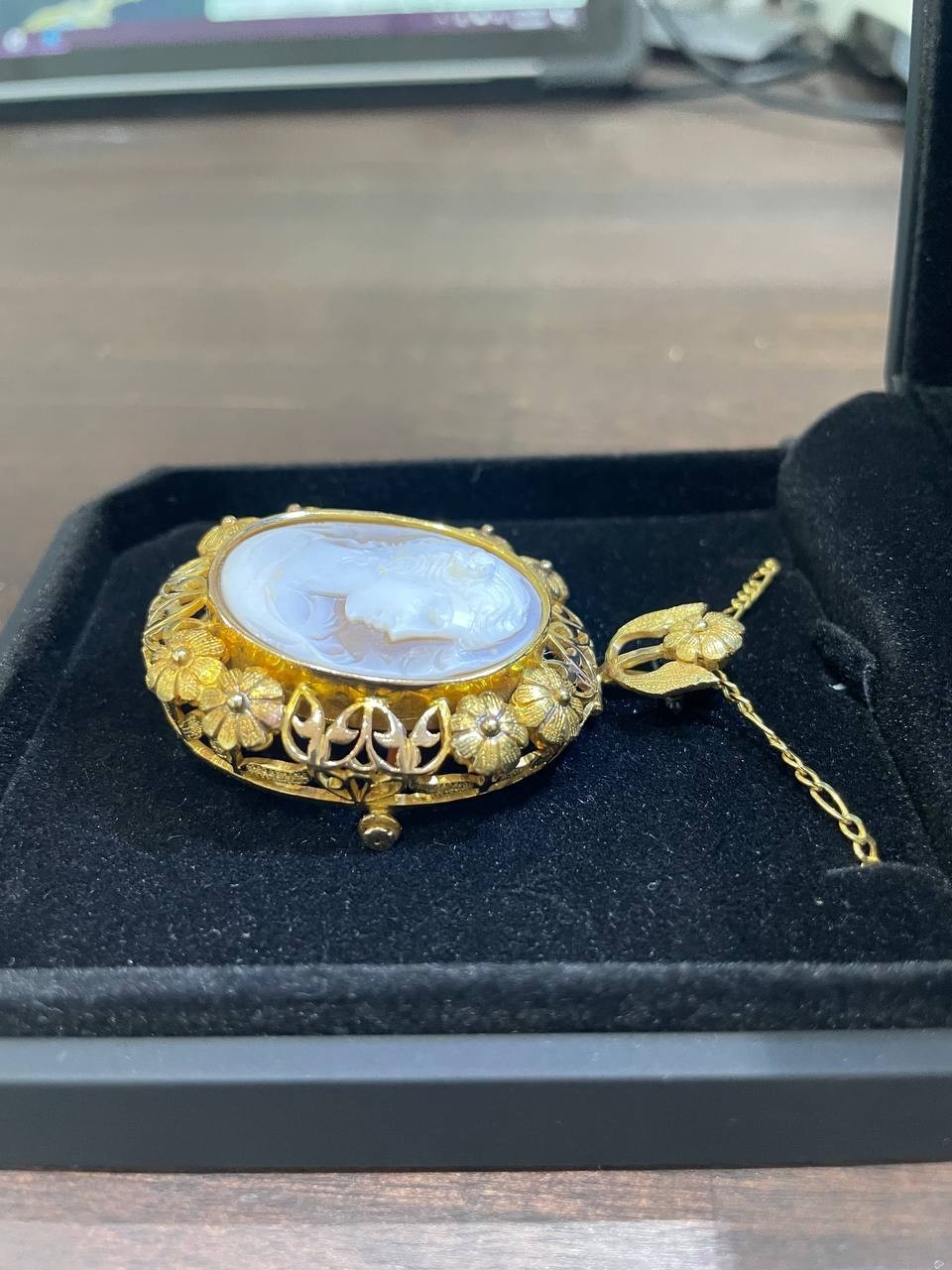 Vintage Cameo Set 14K Yellow Gold Brooch/Pendant & Carved Rose Ring 6.5 size