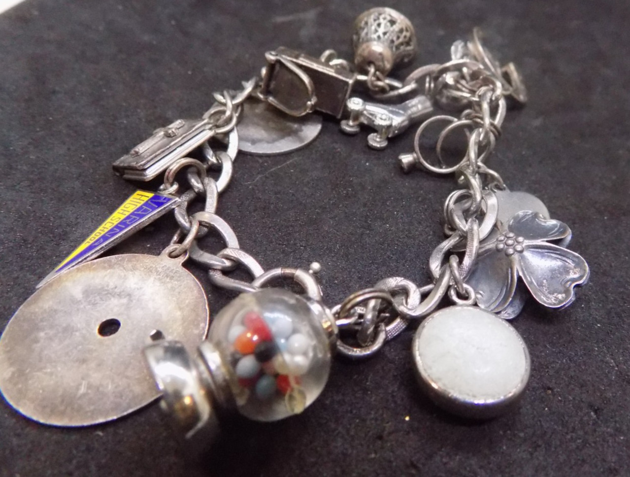 vintage sterling silver charm bracelet loaded with charms (541)