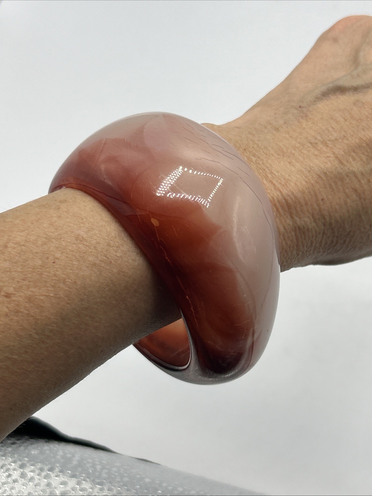 Vtg Lucite Plastic Redish Brown Chunky Bangle Bracelte inside 8″