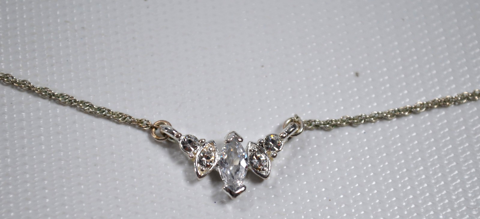 Silver Tone Necklace Clear Rhinestone Pendant Beautiful 19″