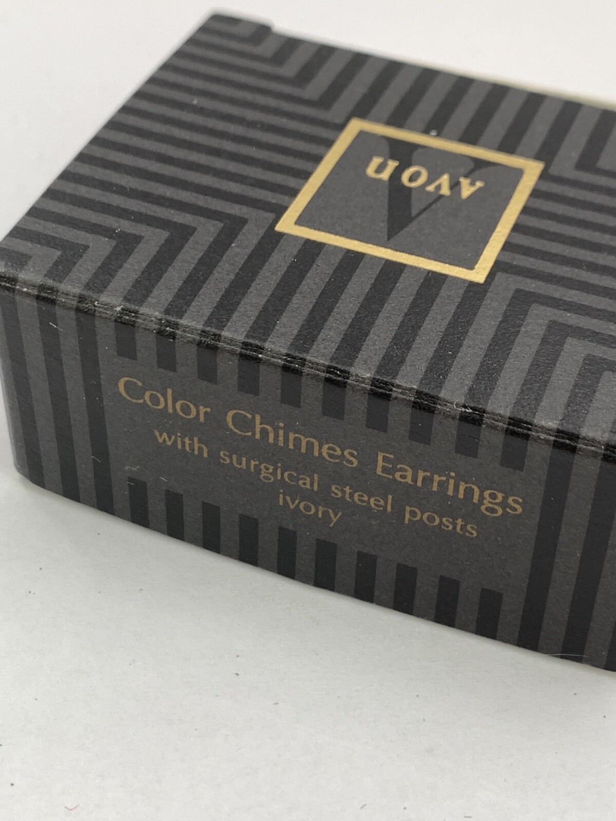 Vintage Avon COLOR CHIMES Ivory Gold Show Stopper Pierced Earrings Dangling