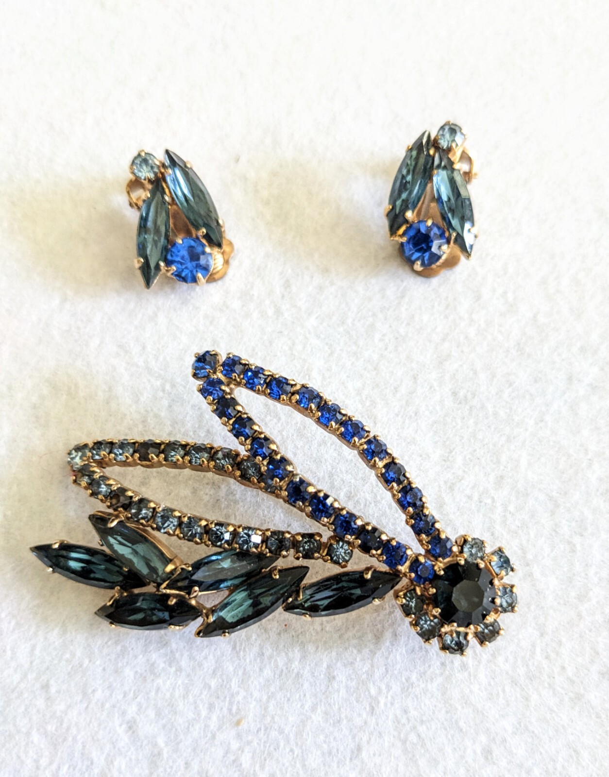 Vintage Estate Designer Blue Green Glass Brooch Earrings Set. Flower Leaves