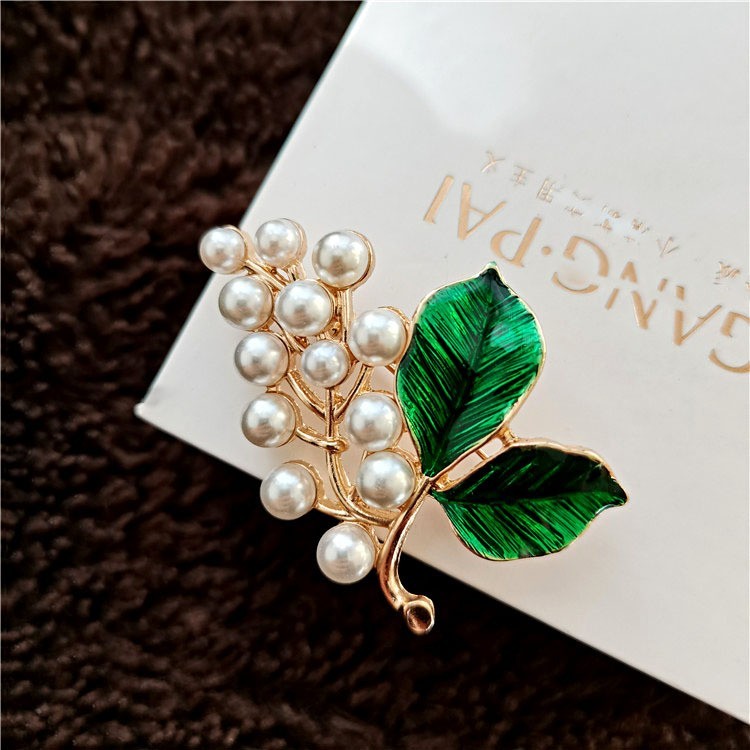 Enamel Faux Pearl Flower Pin Brooch Vintage Style Green Leaves Plant Brooch