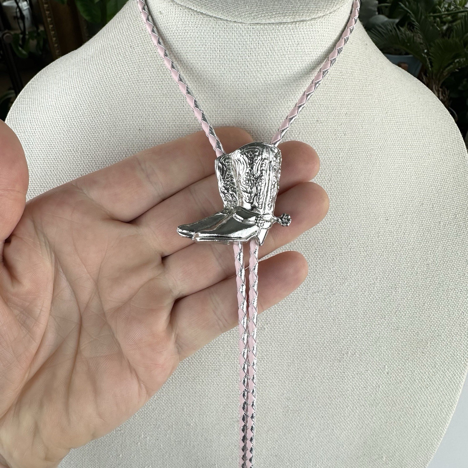 Stunning Vintage 90s Chrome Silver Tone Boots And Spurs Western Bolo Tie