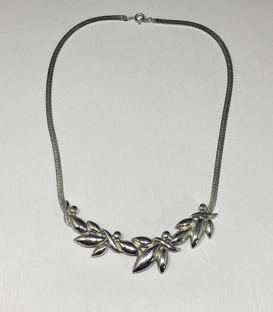 Vintage Signed Trifari Silver Tone Floral Leaf Choker Necklace Designer 16.5 in
