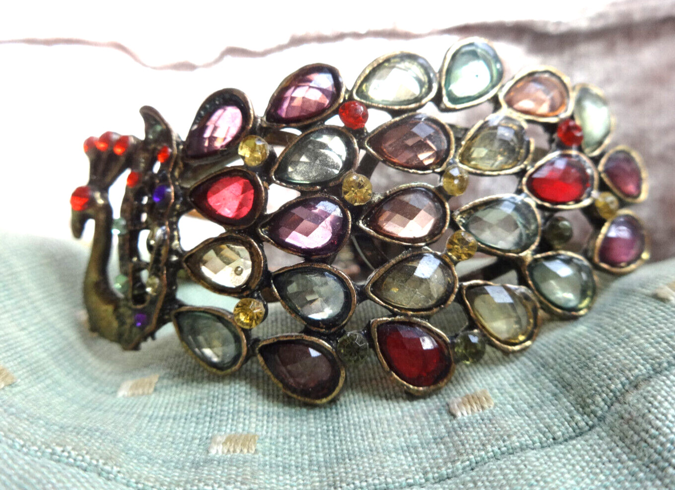 VTG PEACOCK CLAMPER BRACELET METAL MULTI COLORED FACETED CRYSTALS BIRD PRETTY!