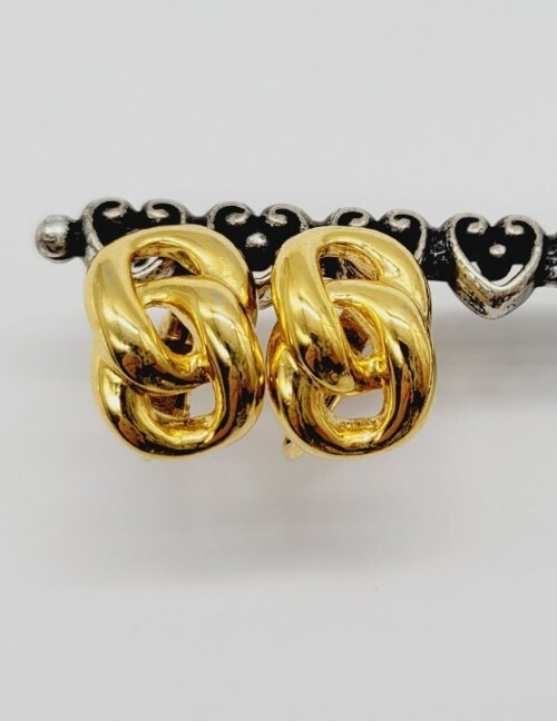 NAPIER Knot Screw Back Clip On Earrings Gold tone .6 in Intertwined Vintage