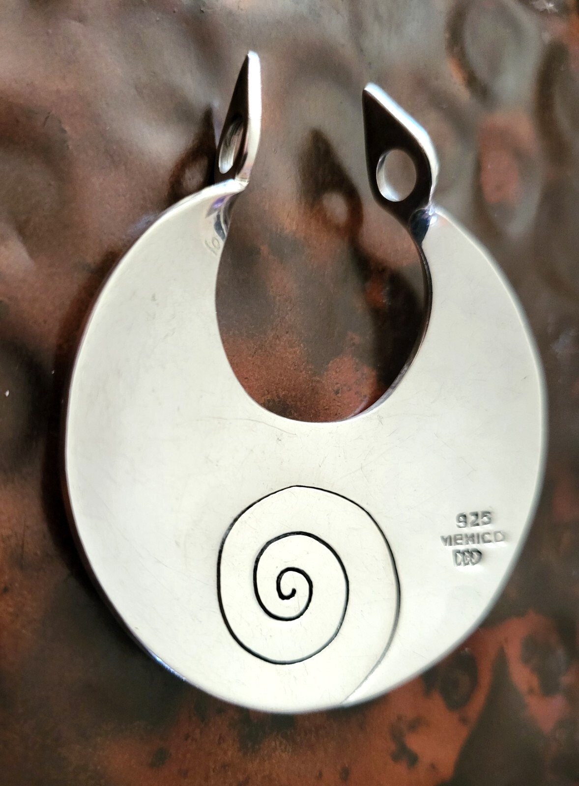 NWOT Dominique Dinouart DDD Sterling Silver Modernist Round Pendant Swirl Design