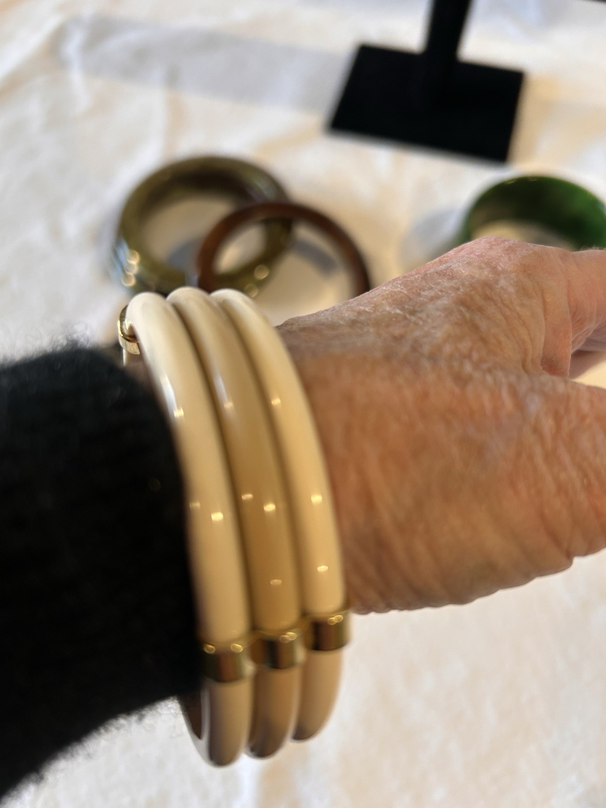 Lot of Vintage Lucite & Plastic & Acrylic Bangle Bracelets – Cuffs 15 Pc Total