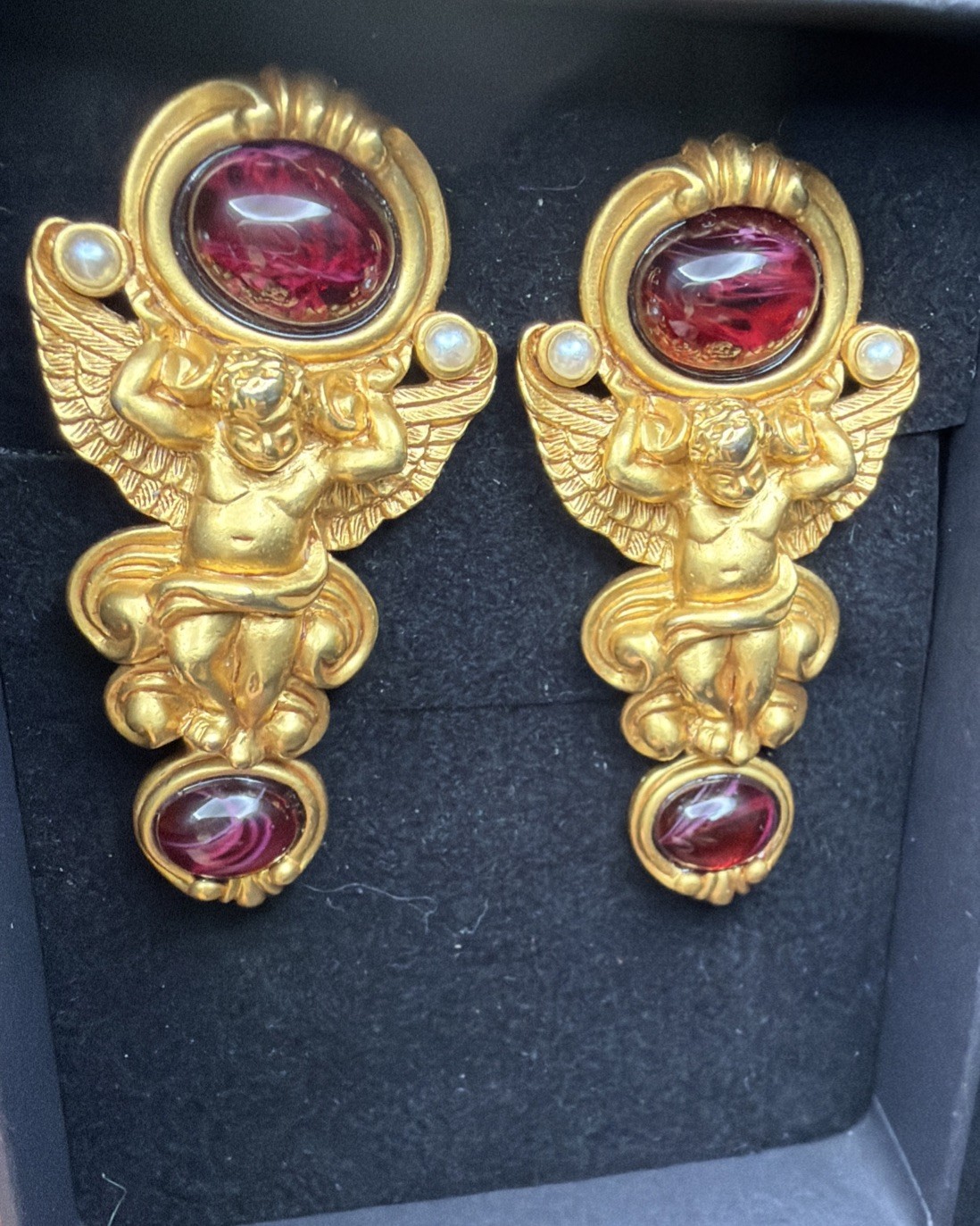 VTG ELIZABETH TAYLOR COLLECTION GILDED AGE CHERUB ANGEL DROP CLIP EARRINGS AVON