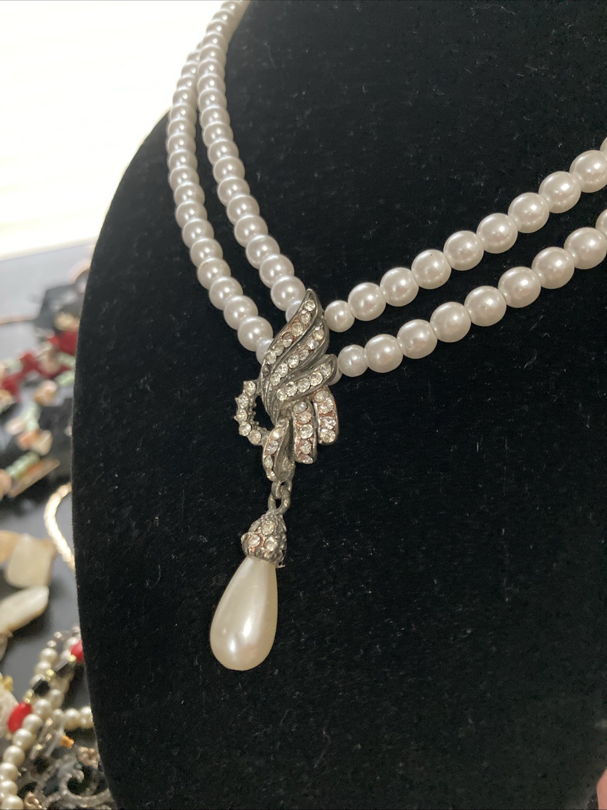 Women’s pearl beaded necklace Jewelry