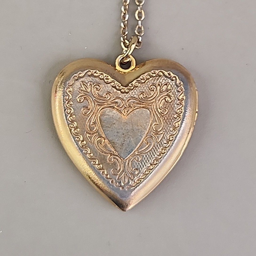 Vintage Heart Locket Necklace Stamped 2cm Gold Tone 16″