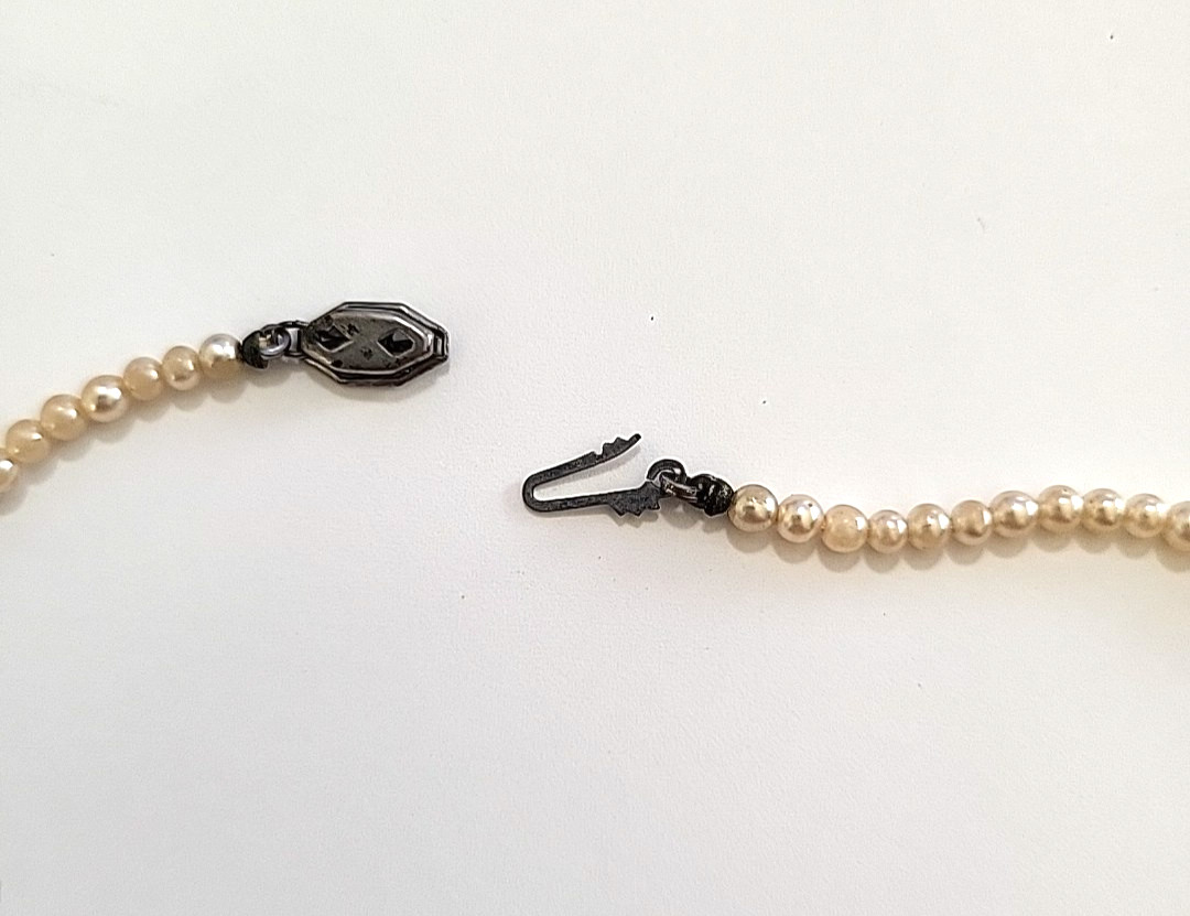 Vintage 16″ Champagne Graduated Pearl Beaded Necklace Silver Fish Hook Clasp