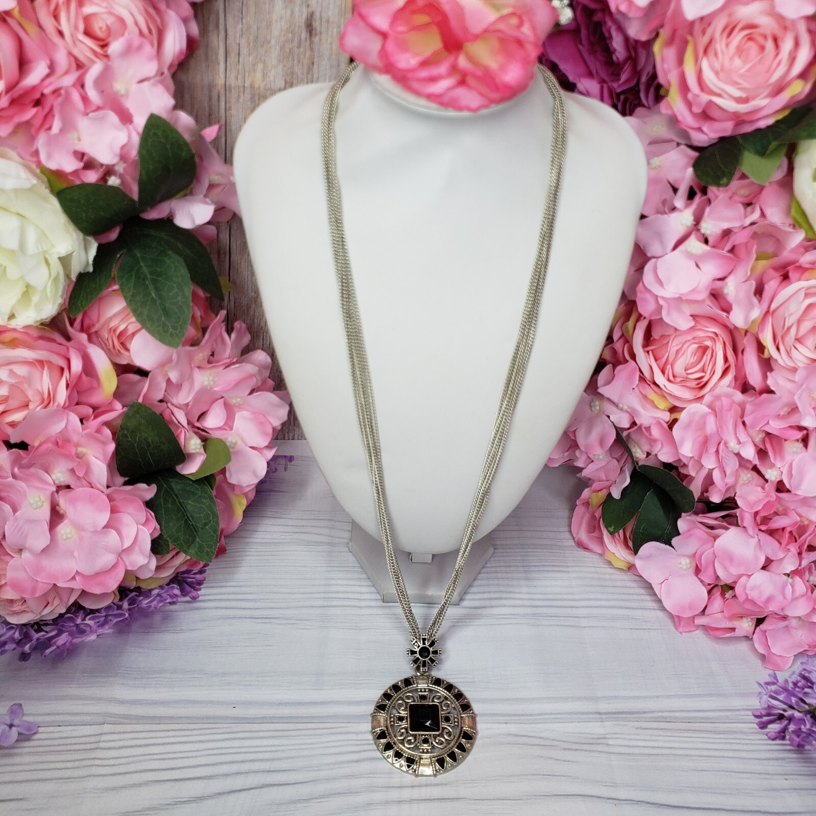 BIJOUX TURNER Black Lucite Rhinestone Round Pendant Silver Tone Chain Necklace