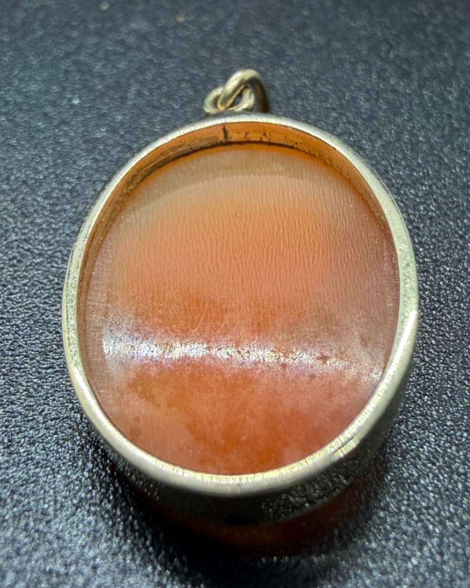 Vintage 14K Yellow Gold Cameo Pendant Shell Portrait Oval .75″ X .50″ 1.53grams.