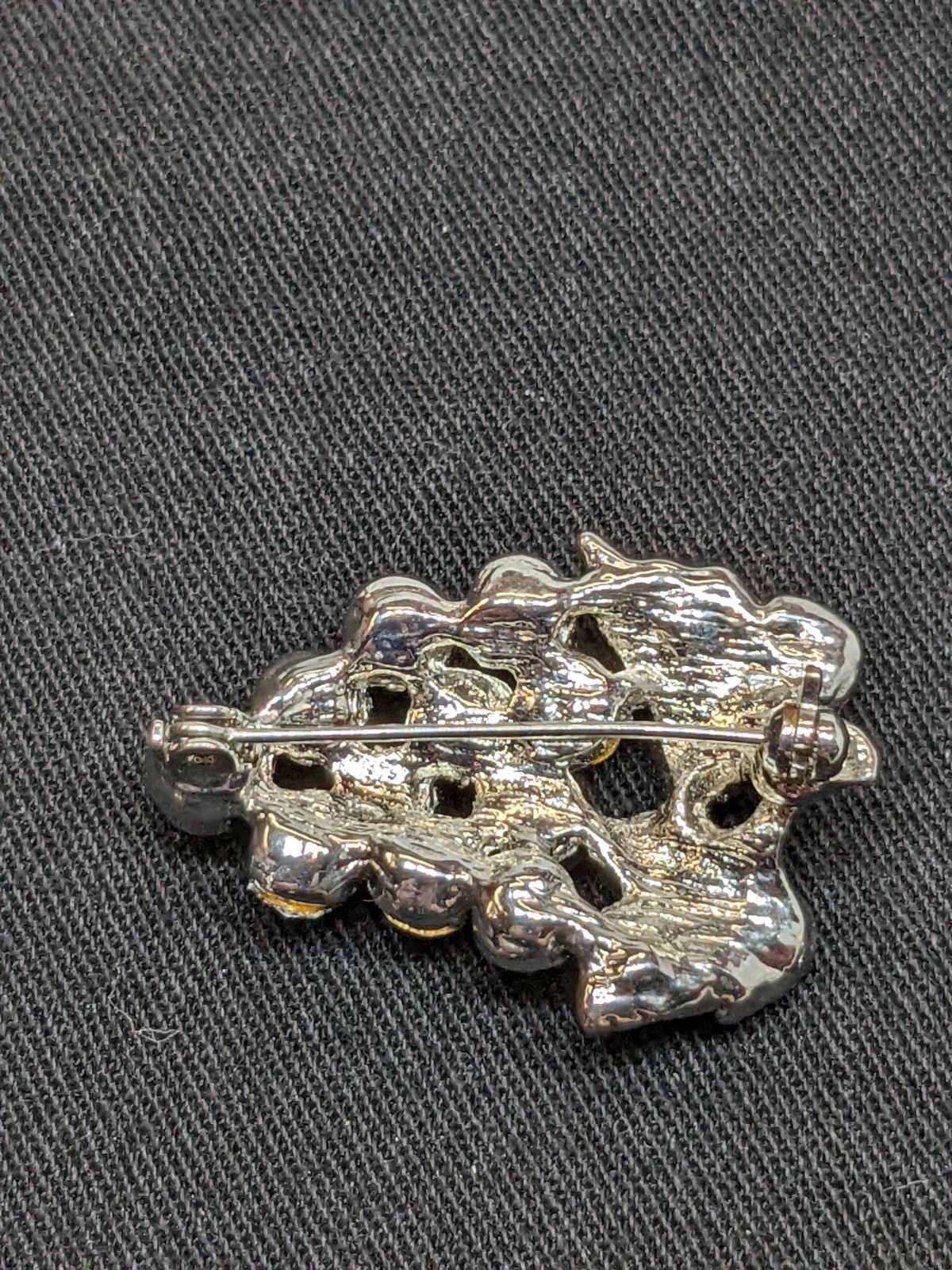 Vintage Grapes Rhinestone Brooch Pin Purple Green Crystal Silver Tone Vineyard