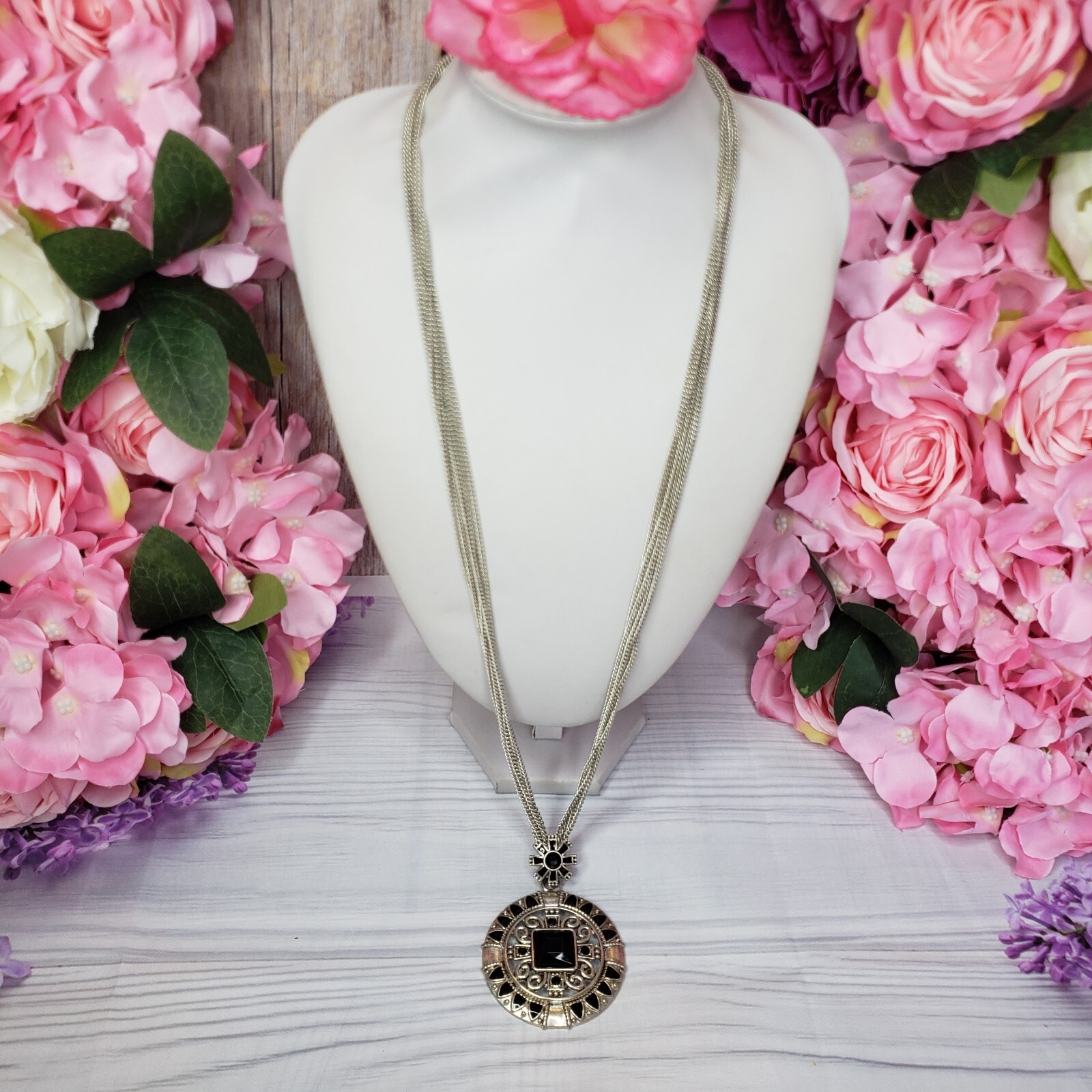 BIJOUX TURNER Black Lucite Rhinestone Round Pendant Silver Tone Chain Necklace