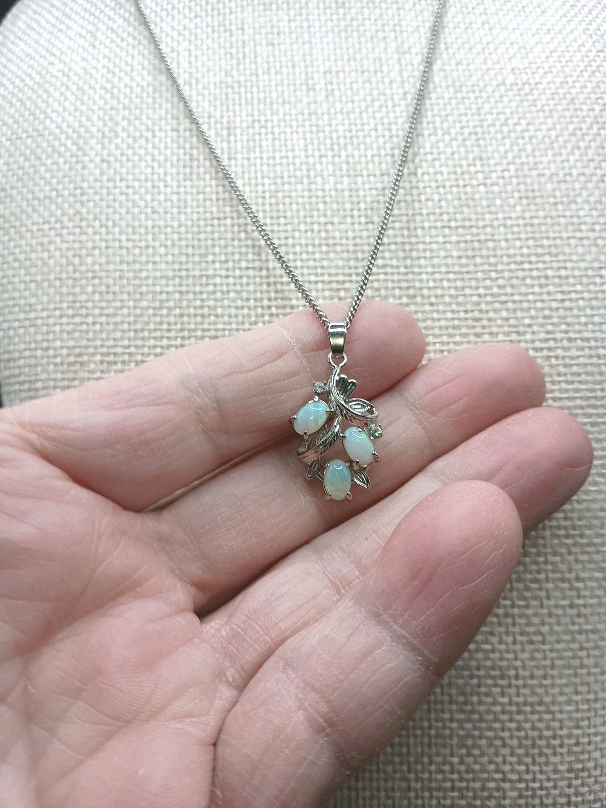 Vintage Opal Rhinestone Pendant Necklace Silver Tone Floral Cluster Vine 19″