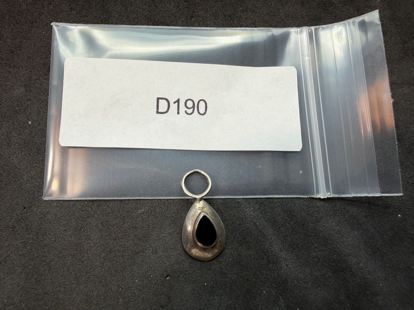 1.06g Vintage Sterling Silver 925 Teardrop Pendant Black Inlay Oval Shape M