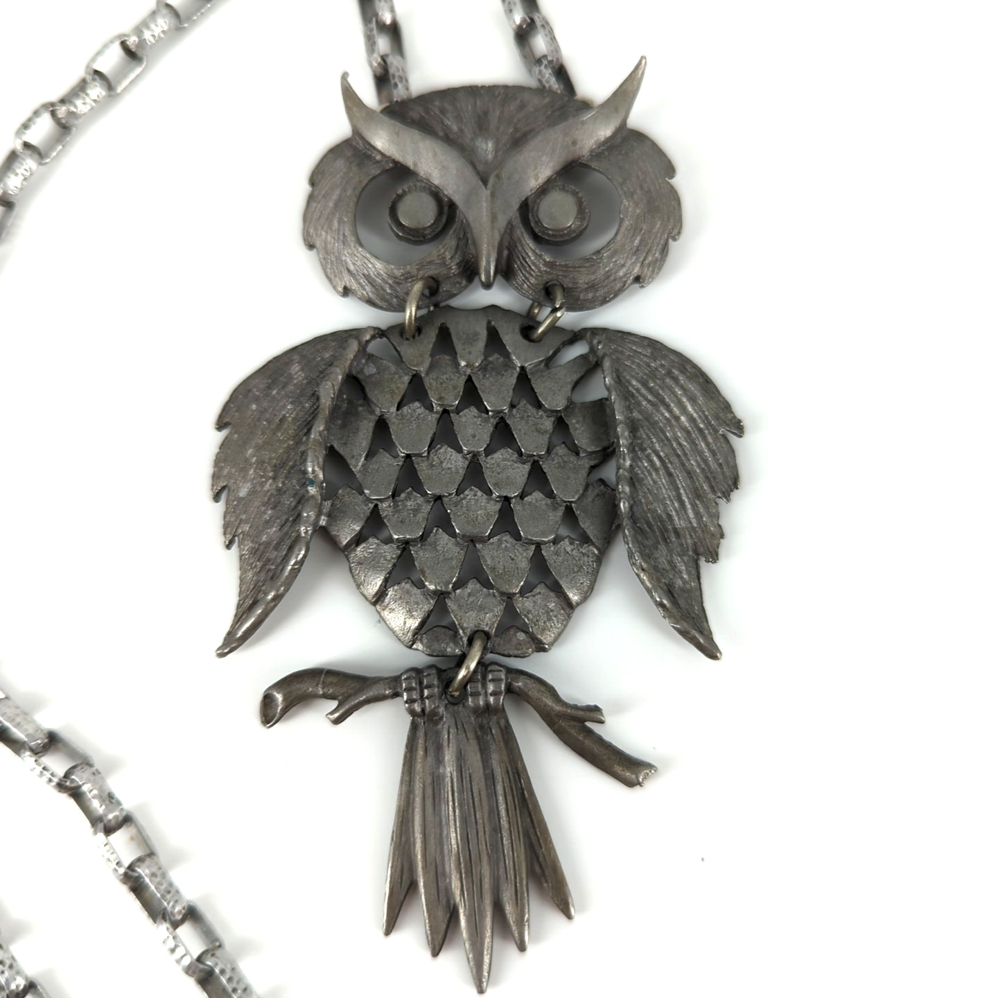 Vintage Pewter Tone Large Articulated Owl Hammered Oval Link 20″ chain Necklace