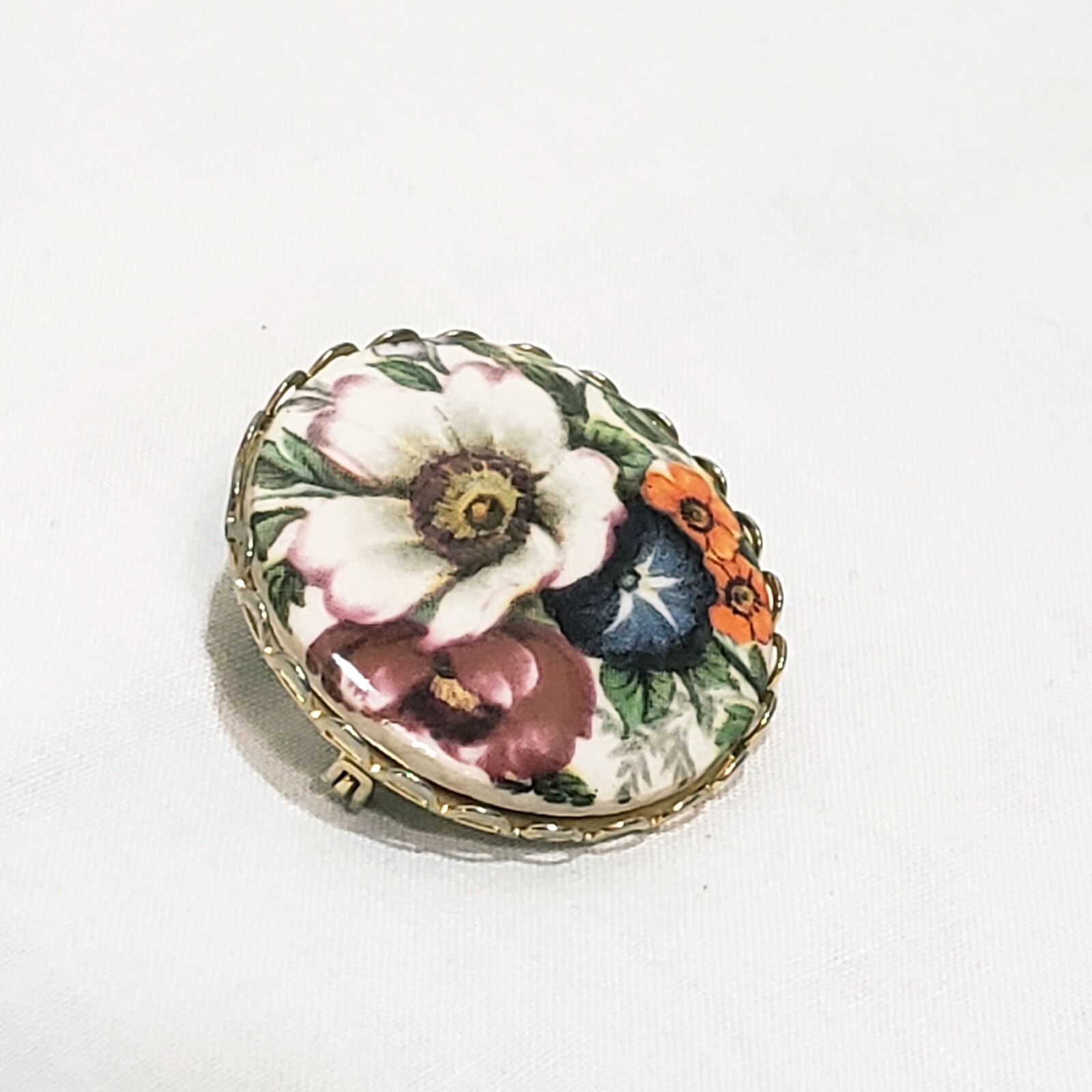 Porcelain Flowers Painted Brooch Pin Vintage Gold Tone 1″ Morning Glory Poppy
