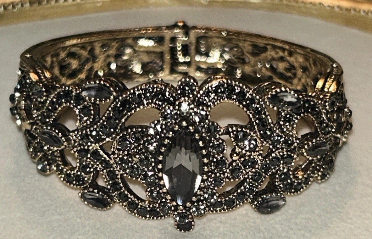 Visson Signed Gothic Smoky Quartz Tone Rhinestone Filigree Hinged Bangle Size 7