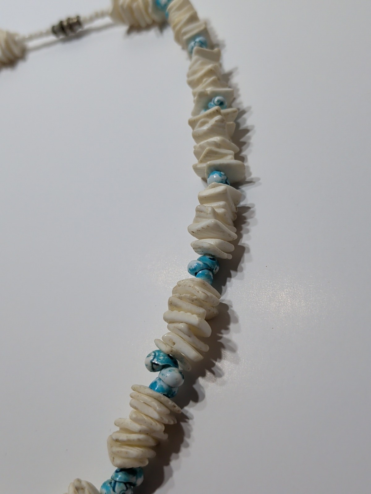 ✨VINTAGE✨ Blue and White Puka Shell and Turquoise Sea shells Necklace 17½ In