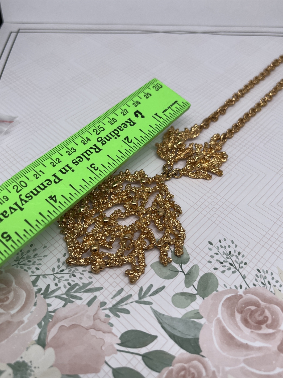 RARE 1971 NAPIER BERTOLLI ‘SCULPTED CORAL’ GOLD-TONE CHAIN PENDANT BOOK PIECE