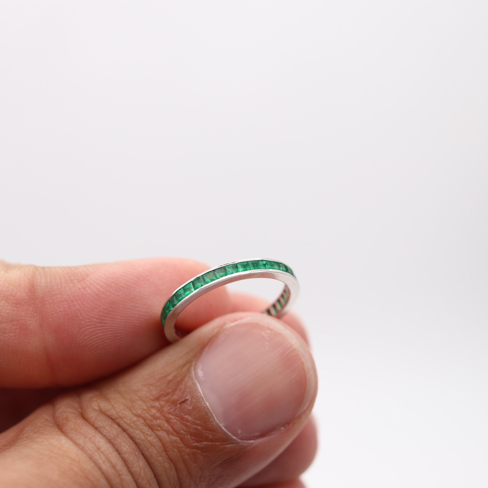 ETERNITY Ring Band In 14Kt White Gold With 1.30 Ctw In Vivid Green Emeralds