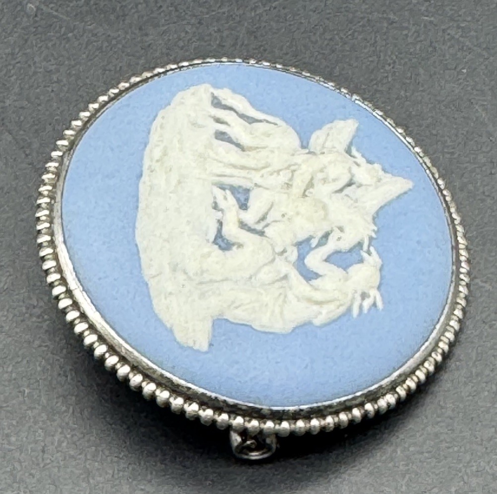 Wedgwood Jasperware Blue Round Brooch Silver Frame Pegasus England S67