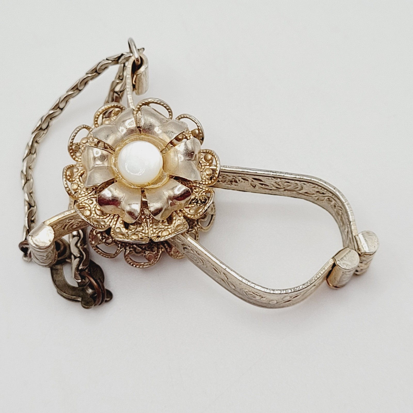 Vintage 1950s Gold Tone MOP Flower Embossed Floral Glove Clip Purse Ring Holder
