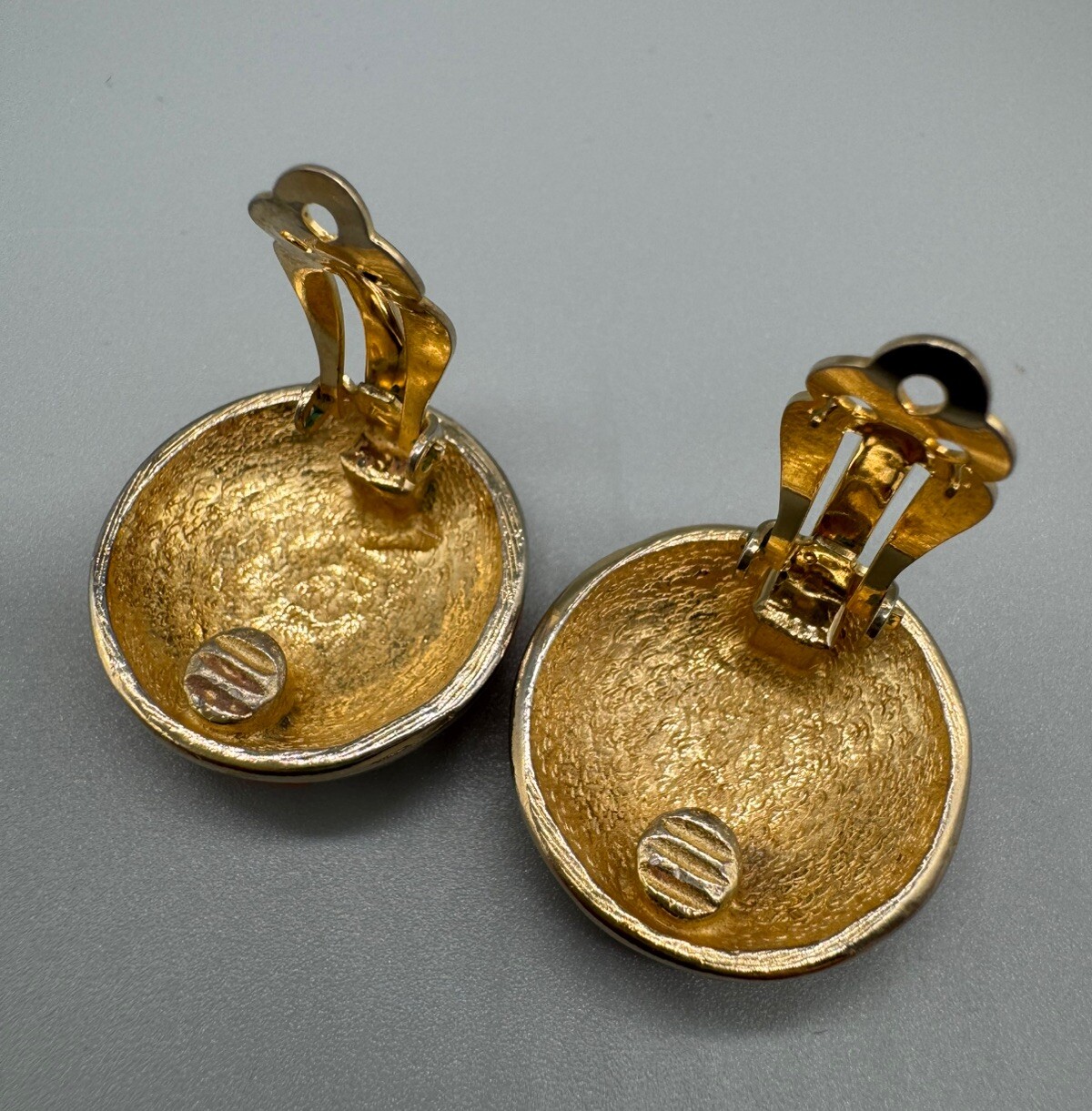 Vintage Gay Boyer Intervene Red Orange Enameled Gold Tone Clip On Round Earrings