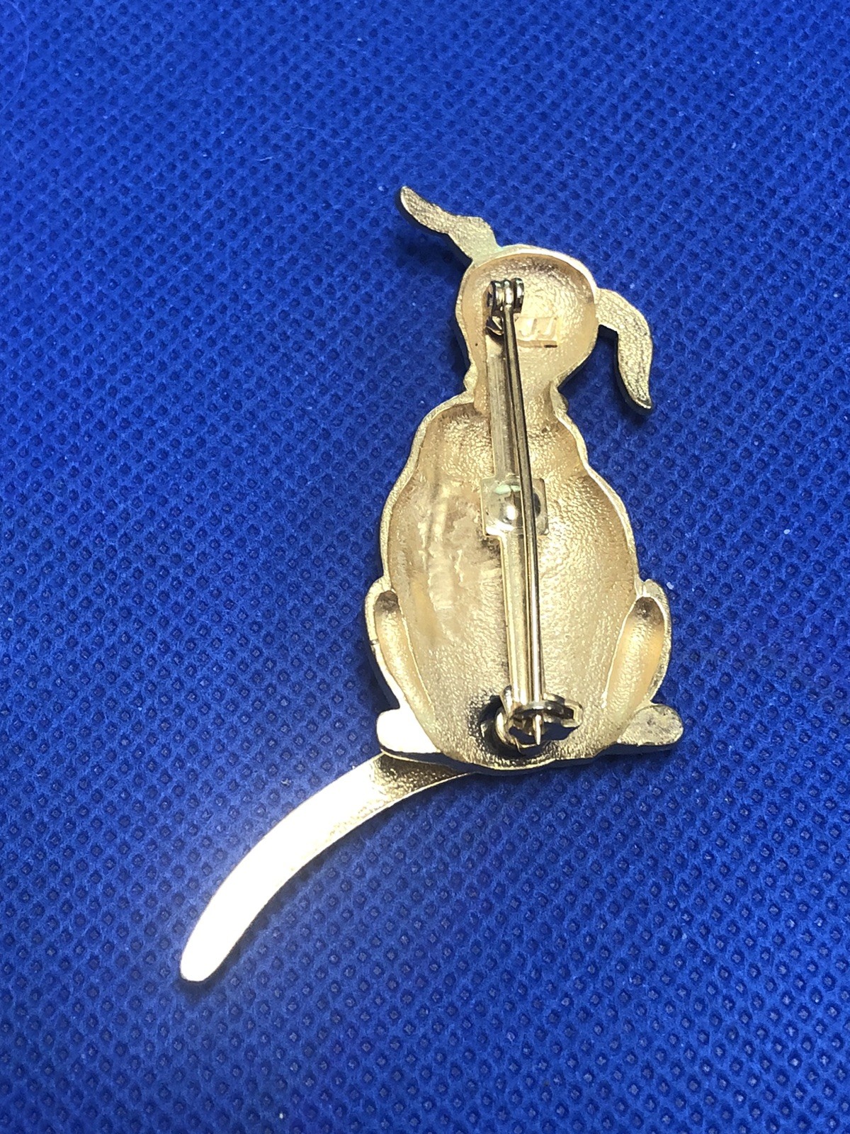 VINTAGE JJ JONETTE JEWELRY SIGNED SITTING DOG ARTICULATED TAIL BROOCH PIN