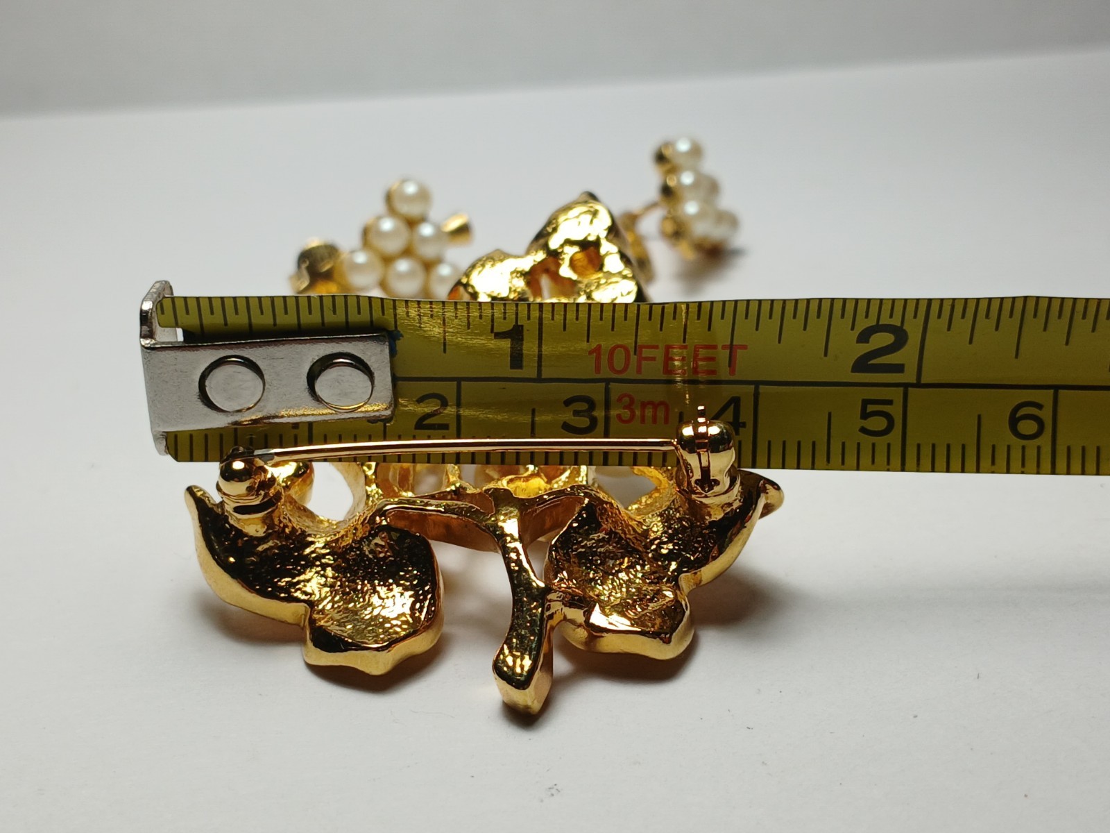 Vintage Pin/Brooch Bunch Of Grapes Gold Tone With Faux Pearls & Earrings