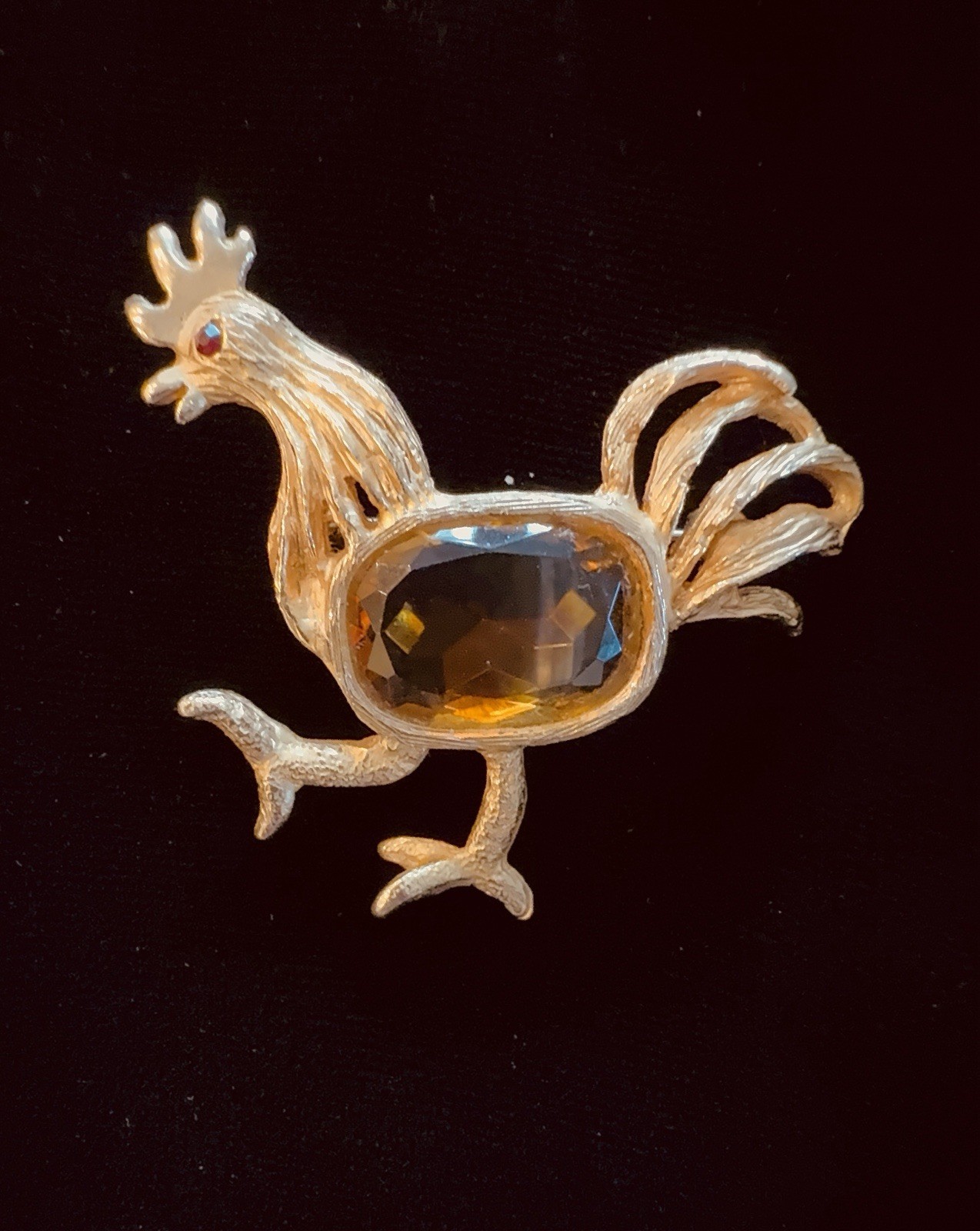 Vintage Faceted Citrine Glass Belly & Red Eye Golden Tone Rooster Brooch Coro?