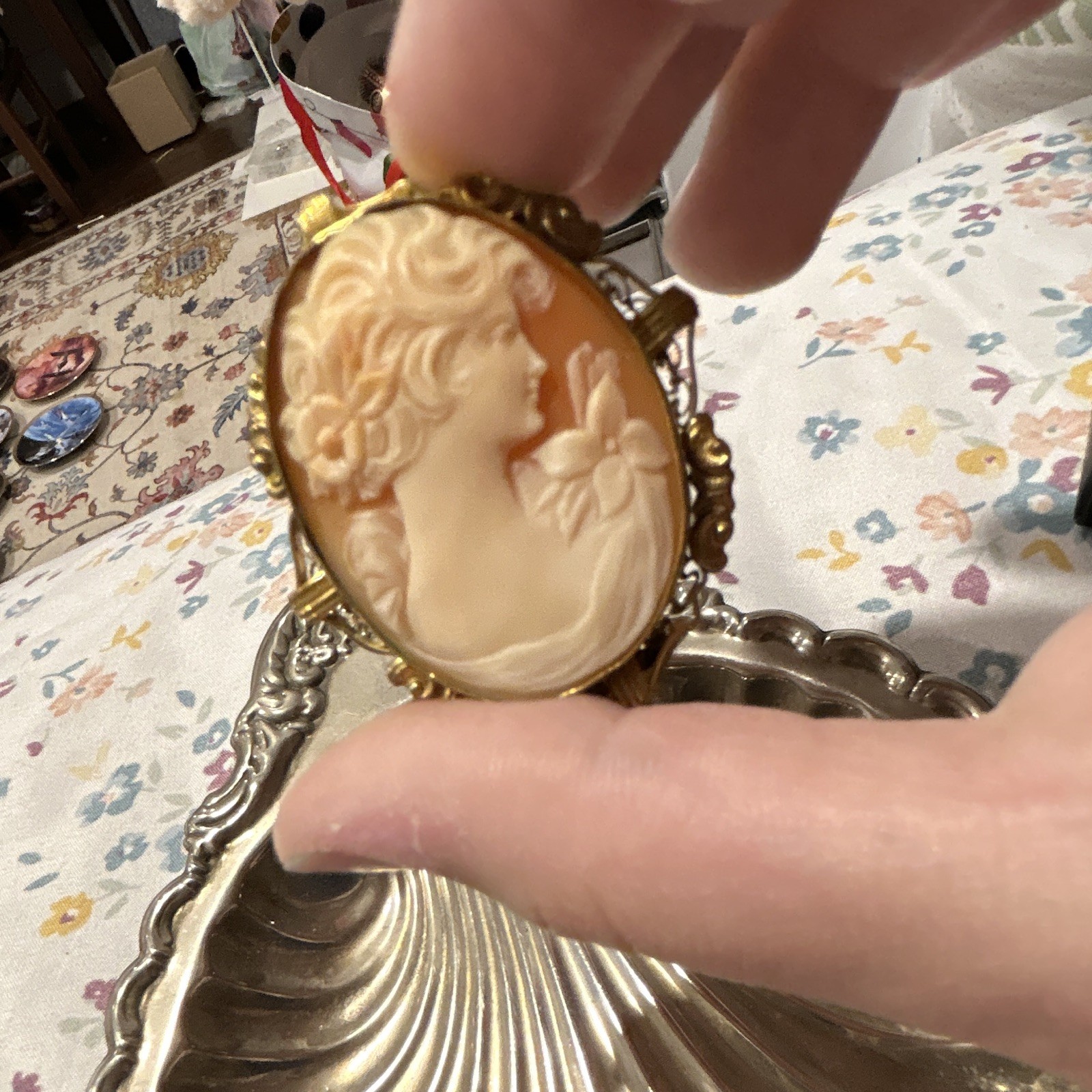 Vintage Italian shell 12k gold cameo
