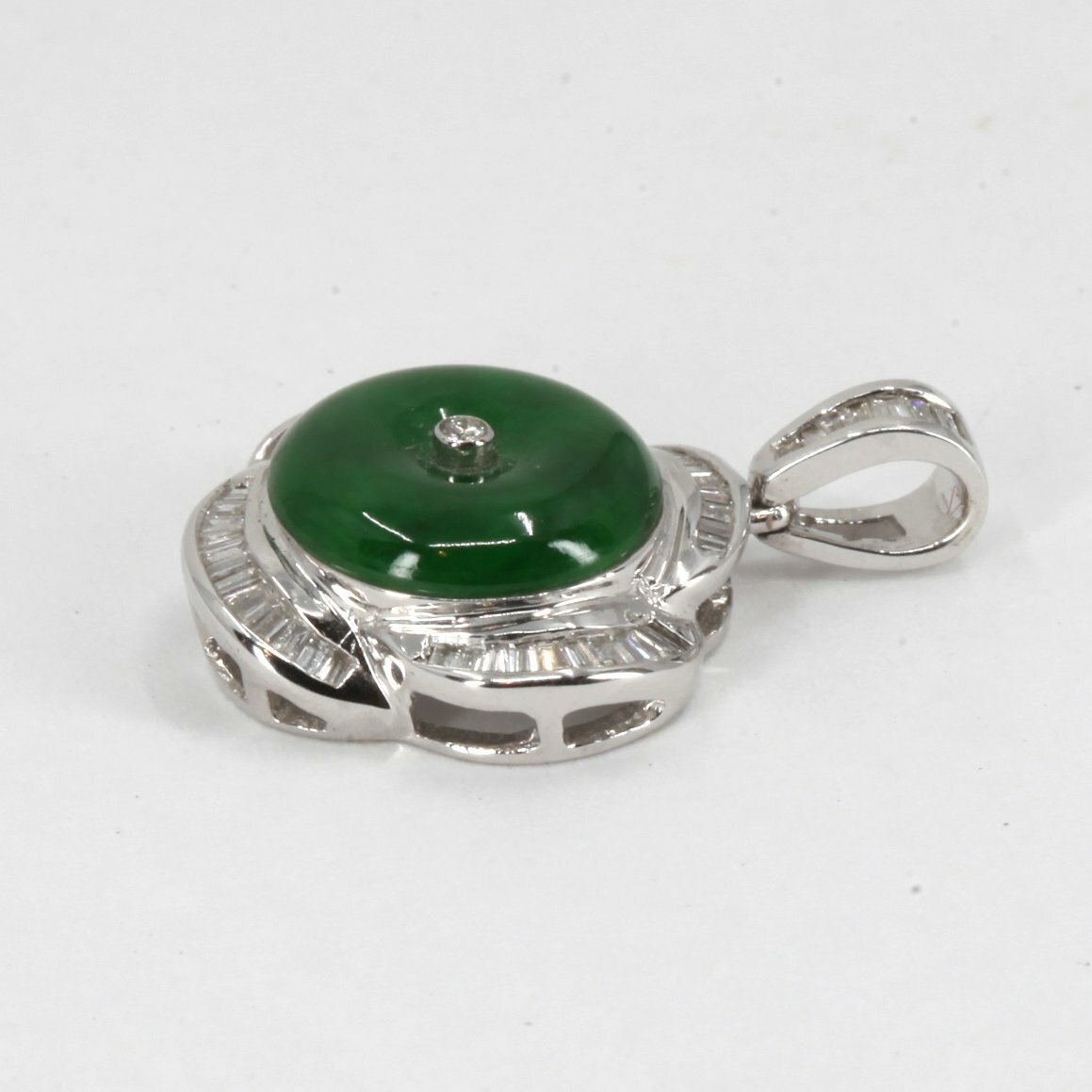 18K Solid White Gold Diamond Jade Pendant D0.35CT